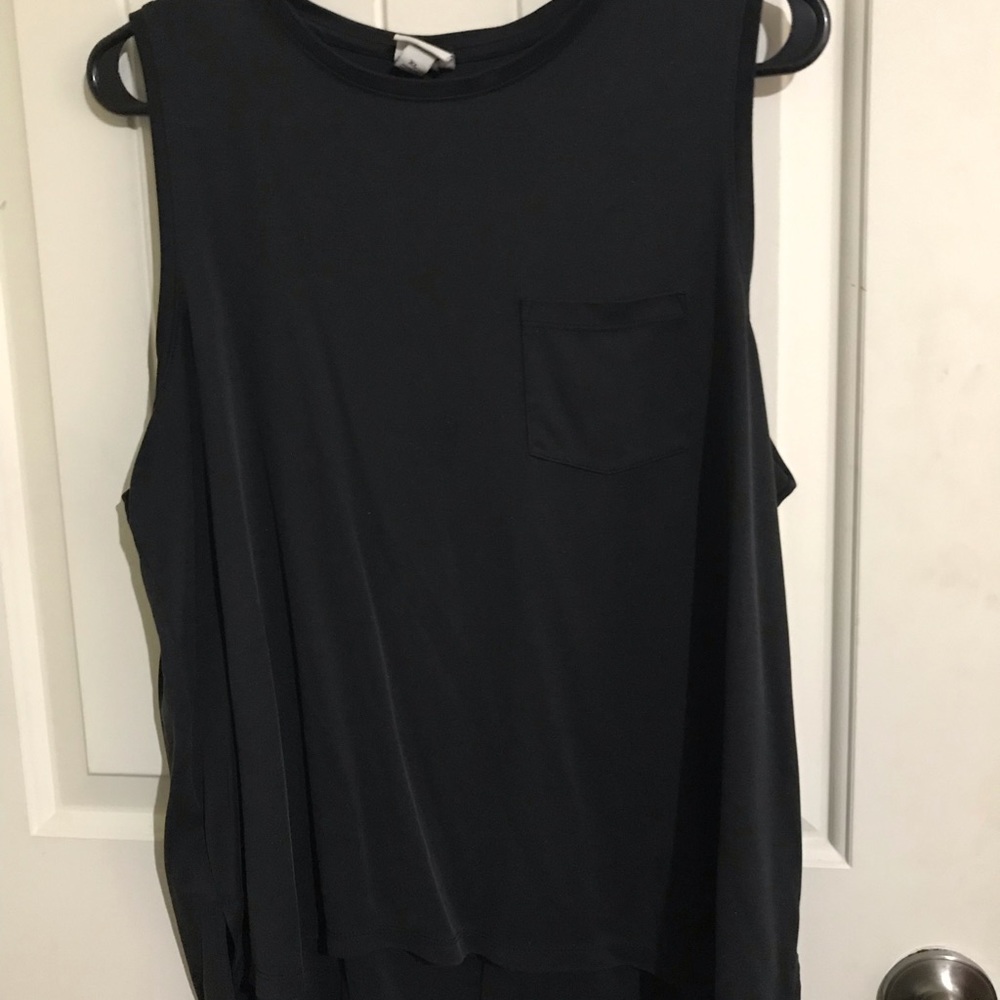 Tank tops - Picture 7 of 8